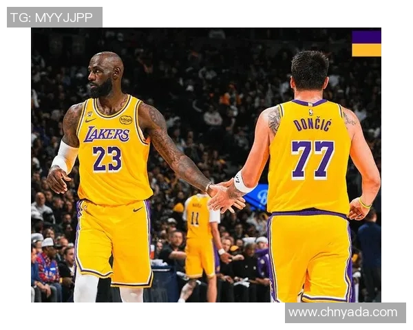 湖人对阵魔术比赛中詹姆斯精彩得分表现引发热议